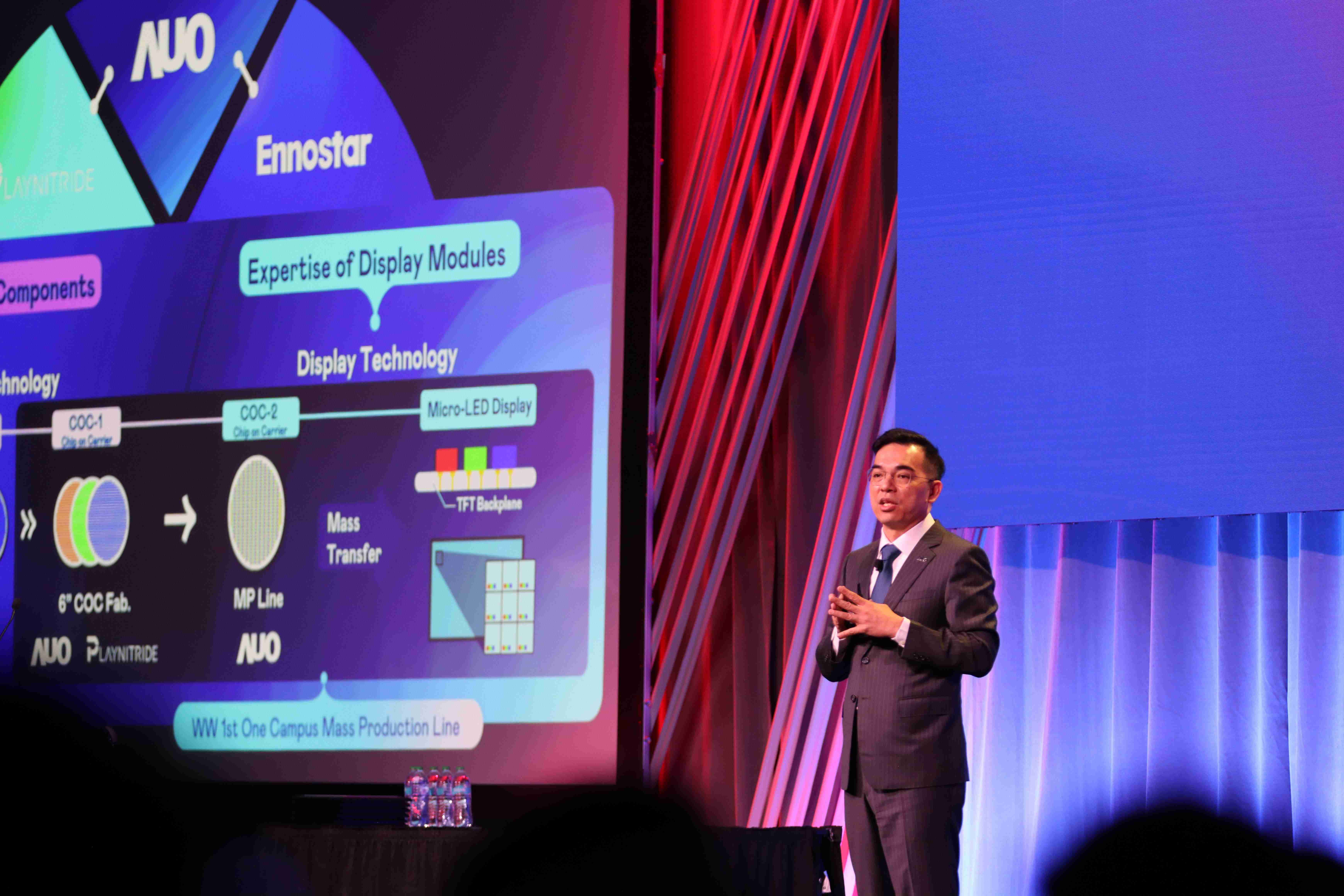 2025 SID显示周登场，，，，NG大舞台光电执行长暨总经理柯富仁博士以〝Redefining Displays: Inspiring New Possibilities〞发表主题演说，，，，带领NG大舞台以智能显示解决方案先驱，，透过AI赋能，，，重塑显示的视觉创新体验